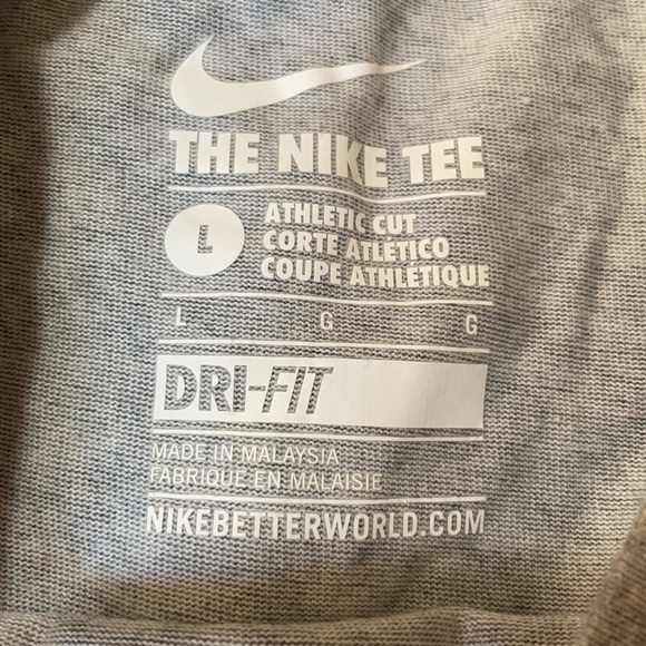 Nike short sleeve Dri-Fit top - Picture 2 of 2